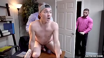  He catches his boss fucking his own son