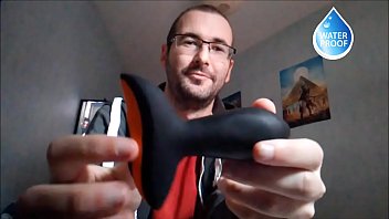  Spanish gets on xvideos trying out her new sex toys