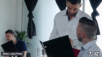 The two boys wanted to fuck the same waiter …