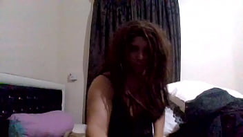 Sexy crossdresser shows off her sexy red toes!