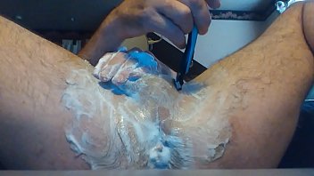 Watch while i shave using vr for the first time