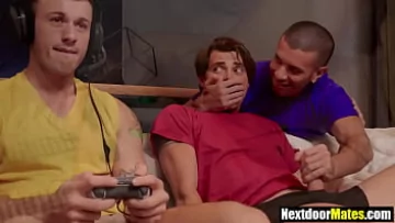  Muscular Hunks in Hot Threesome with Bareback Gay Sex