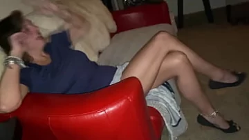  Cuck’s Self-Pleasure Session Gets Mocked – Wet & Witty MILF Agness