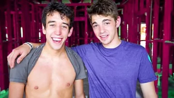  Twink Sucks Cock for Cash: Explosive Gay Amateur Encounter