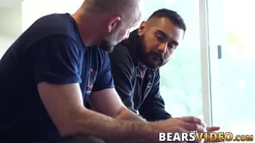  Bear Hunk Avi Strider’s Raw Thrusting of Adam James’ Tight Ass